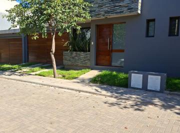 Casa · 200m² · 3 Dormitorios · 2 Cocheras · Duplex 3 Dorm con Pileta en Villa Belgrano