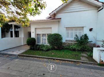 Casa · 140m² · 4 Ambientes · Venta Chalet 4 Ambientes en Los Troncos