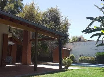 Casa de 8 ambientes, La Cieneguita · Se Vende Casa de Categoría con Finas Terminaciones.