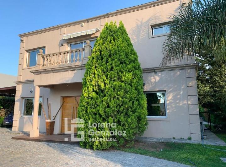 Casa · 300m² · 5 Ambientes · 9 Cocheras