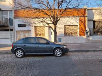 Casa de 3 ambientes, Liniers · Casa 3 Ambientes + Escritorio, Sobre Lote 11 X 15 con Patio, Tza y Cochera