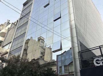 Oficina comercial · 135m² · 6 Ambientes · 1 Cochera · Oficina de Buena Categoría con Cochera