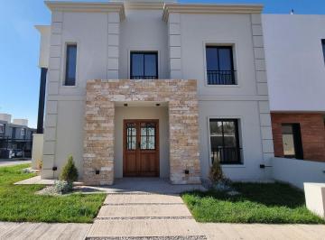 Foto · Casa en Venta a Estrenar de 4 Dorm. 2 Baños y Toilette en Miradores de Manantiales II