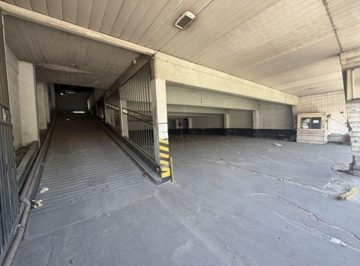 Depósito · 990m² · 2 Ambientes · 50 Cocheras