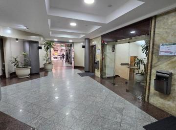 Oficina comercial · 200m² · Oficina Al Frente, C/divisiones, Vigilancia, Precio Paquete