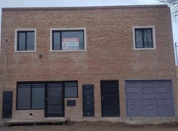 Casa · 224m² · 5 Ambientes · 1 Cochera · Vende Complejo Para Inversion en Cinco Saltos