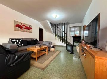 Casa · 181m² · 5 Ambientes · Solida Luminosa Amplia Casa en Beccar