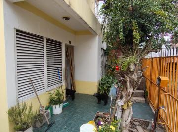 Casa · 80m² · 4 Ambientes · 2 Cocheras · Casa y Departamento