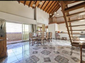 Casa · 169m² · 4 Ambientes · Venta de Casa 4 Ambientes con Local Comercial en Planta Baja en Floresta Apto Credito