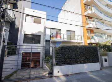 Casa · 278m² · 5 Ambientes · 2 Cocheras · Alquiler. Casa de 4 Dorm. en Puerto de Buceo