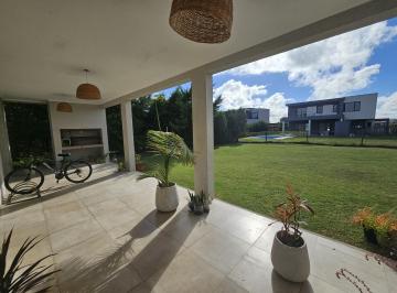 Casa · 164m² · 5 Ambientes · 2 Cocheras · Casa en El Canton - Puerto
