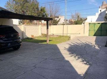 Casa · 125m² · 3 Ambientes · 4 Cocheras · Casa en Venta 3 Amb con Parque en Avellaneda