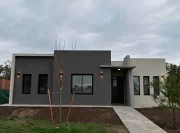 Casa · 212m² · 5 Ambientes · Venta Casa en 1 Planta, 3 Dorm. Mas Escritorio, Pileta en Santa Sofía, Pilar del Este