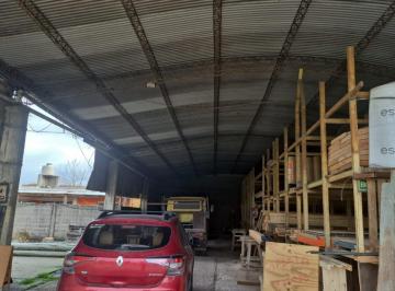 Bodega-Galpón · 400m² · 4 Ambientes · Galpon con Casa Sobre 4 Lotes en Guernica