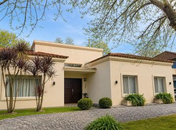 Casa · 176m² · 3 Ambientes · 2 Cocheras · Casa en Venta en Barrio Los Jazmines, Pilar del Este, Pilar