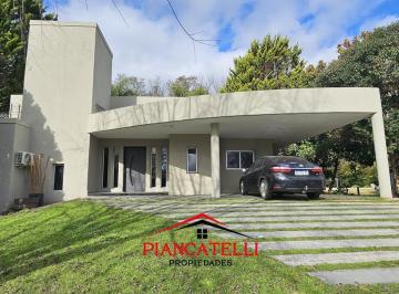 Casa · 167m² · 5 Ambientes · 6 Cocheras · Casa en Venta en Barrio Cerrado Santa Ana