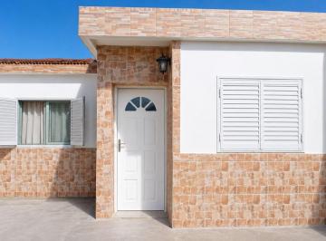 Casa · 51m² · 4 Ambientes · 1 Cochera · Casa en Pasaje Escuela Para Adultos 1347
