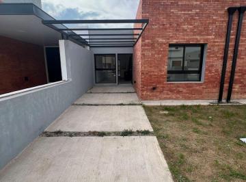 Casa de 3 ambientes, Córdoba · Dúplex a Estrenar 2 Dorm con Cochera, Patio y Asador – Brisas de Manantiales