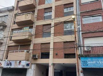 Departamento de 4 ambientes, Quilmes · Amplio Departamento 4 Ambientes con Cochera en Pleno Centro de Quilmes