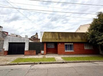 Casa de 3 ambientes, Tres de Febrero · Venta - Casa 3 Amb - Cochera - Caseros - Tres de Febrero