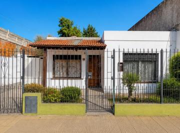Casa · 126m² · 3 Ambientes · 1 Cochera · Casa 3 Ambientes con Garage, Jardin y Gran Patio a 150 m de Boulevard Buenos Aires