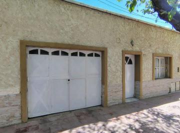 Casa de 4 ambientes, Villa Nueva · Amplia Casa en Alquiler en Villa Nueva - Guaymallen