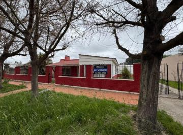 Casa · 234m² · 9 Ambientes · 1 Cochera · Chacra en Venta. Monje