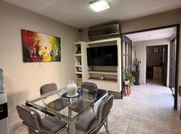 Casa de 6 ambientes, Villa Nueva · Hermosa Casa en B° La Floresta, Guaymallén.