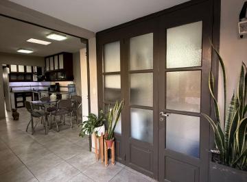 Casa de 6 ambientes, Villa Nueva · Casa en Venta en B° La Floresta, Guaymallén.