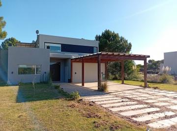 Casa · 240m² · 4 Ambientes · 2 Cocheras · Barrio Exclusivo, Costa Esmeralda Barrio Golf 1 139