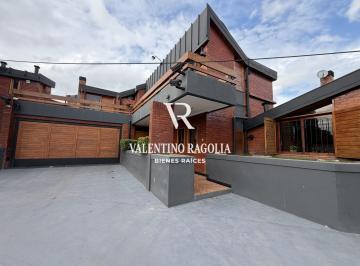 Casa · 626m² · 8 Ambientes · Venta Casa con Piscina en Castelar