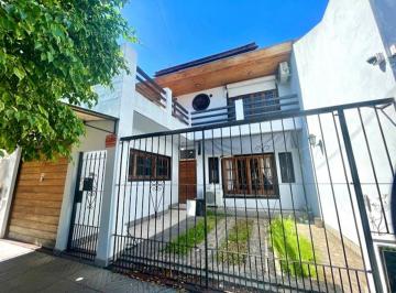 Casa · 86m² · 6 Ambientes · 4 Cocheras · Casa en Venta - 6 Ambientes con Cochera - Villa Lugano