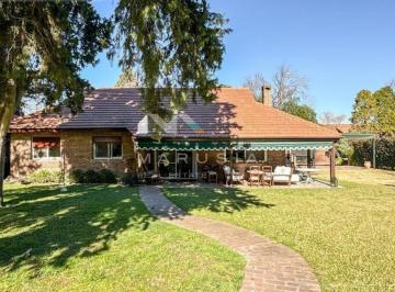 Casa · 227m² · 6 Ambientes · 1 Cochera · Casa en Alquiler en Mayling Cc, Pilar, G. B. a. Zona Norte