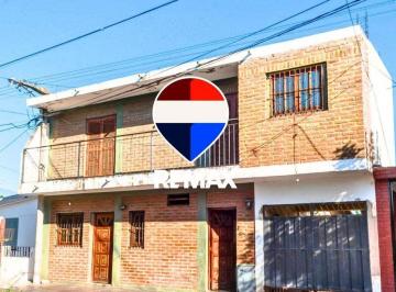 Casa · 140m² · 8 Ambientes · 3 Cocheras · Casa Venta Santa Lucia Zona Oeste 5 Dorm.