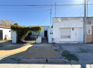 Casa · 100m² · 4 Ambientes · 1 Cochera · Venta Casa a Reciclar y Dto Gran Lote/villa Italia