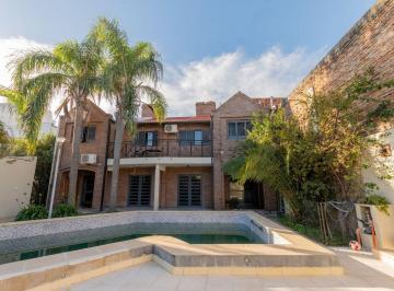 Casa · 329m² · 8 Ambientes · 1 Cochera · Venta Casa Principal y Segunda Casa con Pileta