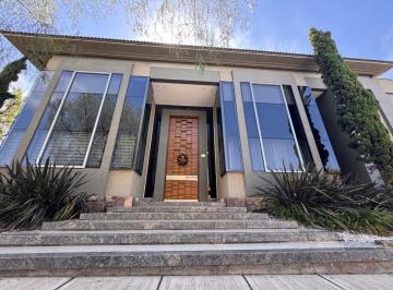 Casa · 690m² · 10 Ambientes · 4 Cocheras · Venta Casa B° Dalvian Ciudad Mendoza