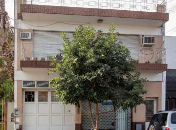 Casa · 310m² · 4 Ambientes · 1 Cochera · Casa 4 Ambientes con Deposito o Local. Patio