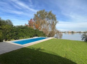 Casa · 252m² · 6 Ambientes · 2 Cocheras · Venta. San Sebastián Casa a La Laguna Central!