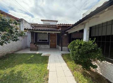 Casa · 155m² · 5 Ambientes · 1 Cochera · Venta Casa 5 Ambientes en Vicente Lopez Cochera