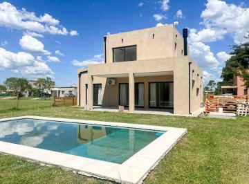 Casa · 134m² · 4 Ambientes · 2 Cocheras · Casa 4 Ambientes El Ensueño Pileta Jardin 640 m²