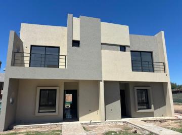 Casa · 119m² · 4 Ambientes · 2 Cocheras · Venta Casa 4amb B° Springpark Pilar Km51 Estrenar