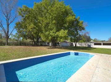 Quinta vacacional · 1573m² · 3 Dormitorios · 5 Cocheras · Venta Quinta C/pileta Francisco Alvarez Permuta!