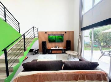 Casa · 101m² · 4 Ambientes · 2 Cocheras · Casa 4 Amb en Venta Laguna Azul Parque Pileta