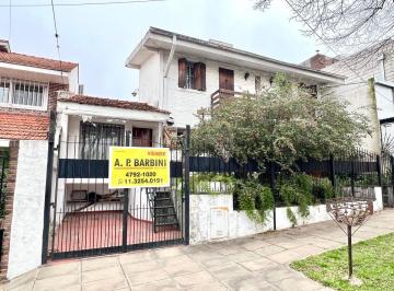 Casa de 4 ambientes, San Isidro · Martínez: 4 Cuadras de Av. PH en 2 Plantas con Entrada de Auto. 2 Dorm.. Living y Patio.