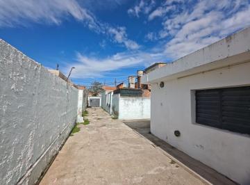 Casa · 60m² · 4 Ambientes · 1 Cochera · Casa 2 Dorm. C/cochera a Alberdi a Restaurar