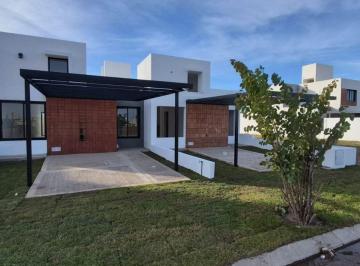 Casa · 82m² · 3 Ambientes · 2 Cocheras · Duplex en Pozo 2 Dorm. 2 Baños en Docta