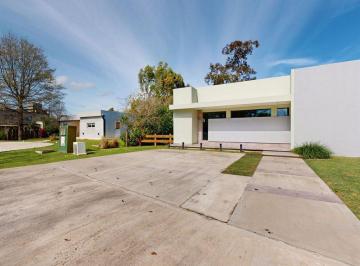 Casa · 169m² · 4 Ambientes · 2 Cocheras · Venta Casa con Pileta a Estrenar - La Candida