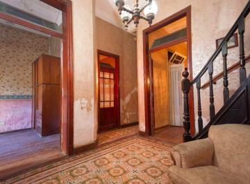 Casa · 204m² · 6 Ambientes · 1 Cochera · Venta de Casa en Piñeyro a Refaccionar