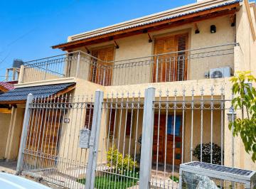 Casa · 262m² · 5 Ambientes · 2 Cocheras · Vanta Casa Familiar Amplia 4 Dorm.